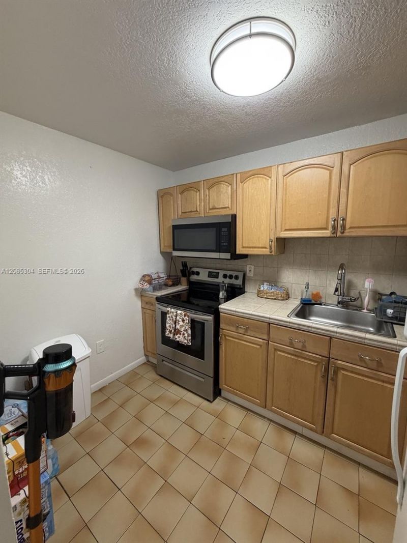 8095 NW 8th St, Unit 402, Miami, FL 33126 Photo