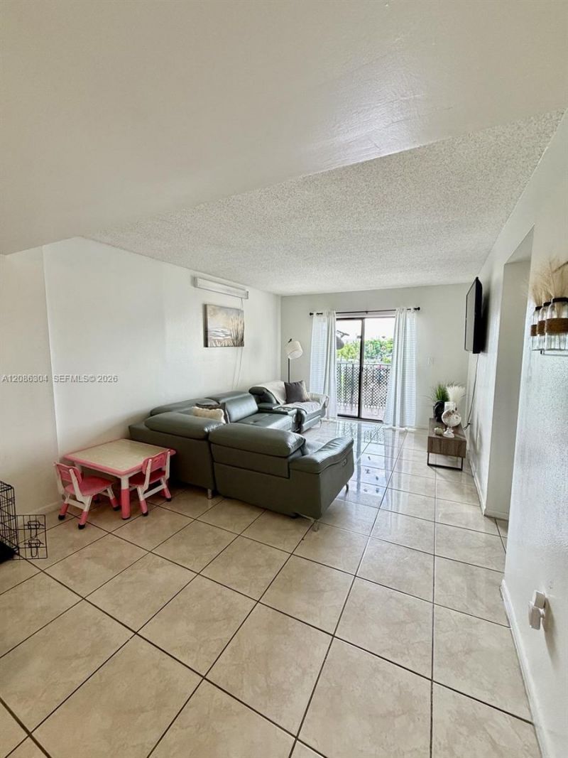 8095 NW 8th St, Unit 402, Miami, FL 33126 Photo