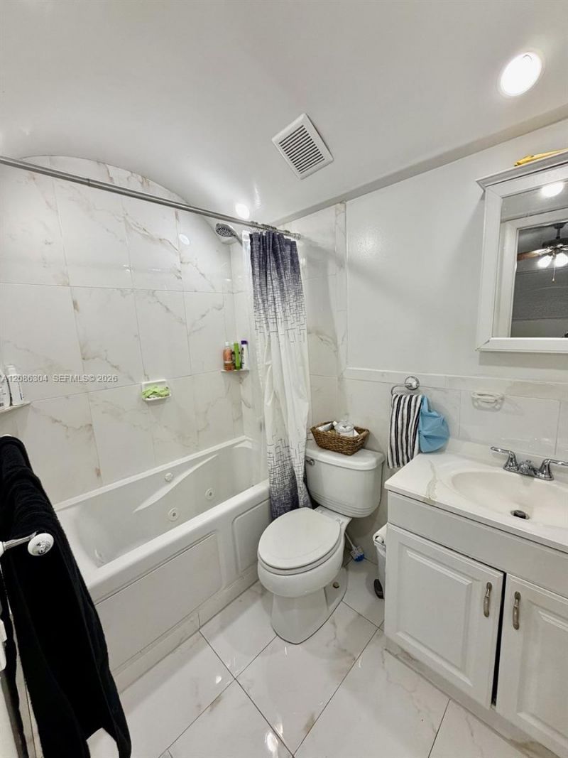 8095 NW 8th St, Unit 402, Miami, FL 33126 Photo