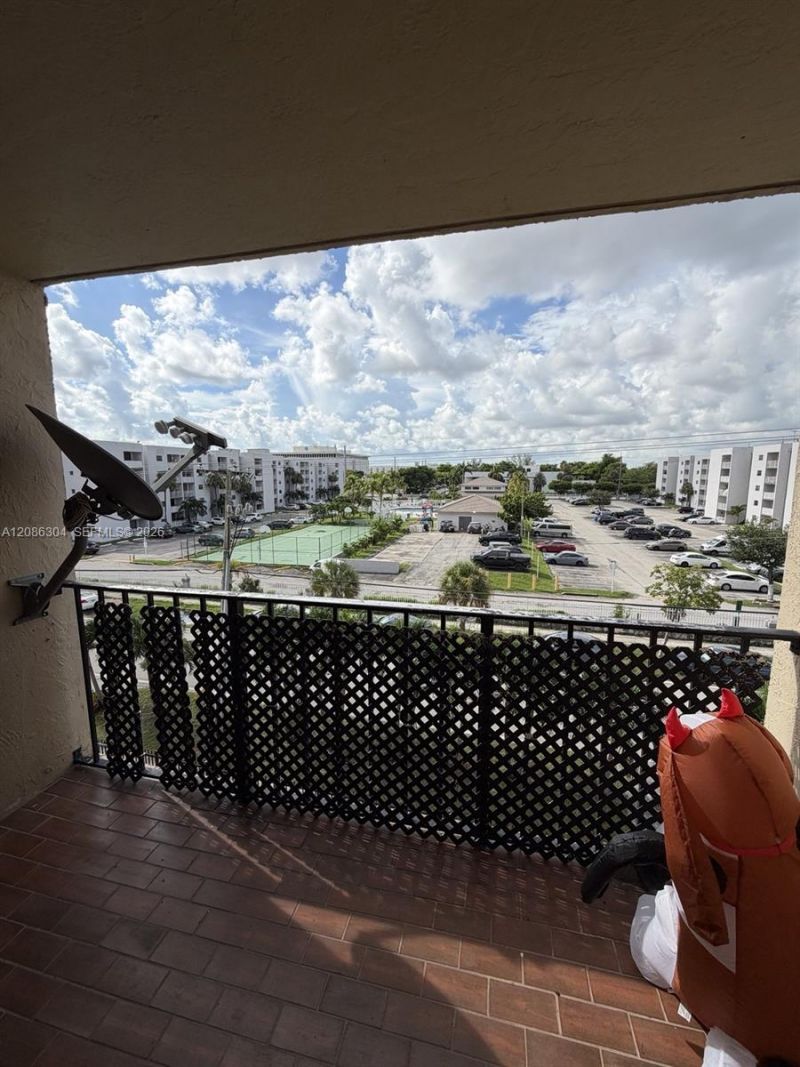 8095 NW 8th St, Unit 402, Miami, FL 33126 Photo