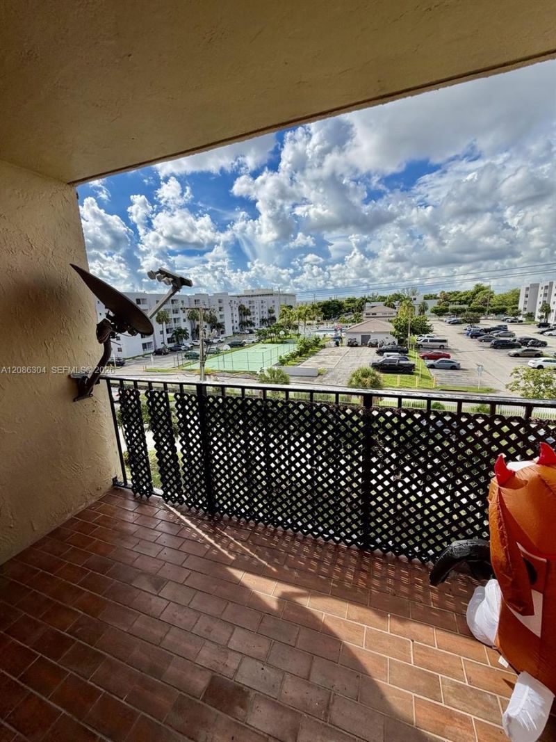 8095 NW 8th St, Unit 402, Miami, FL 33126 Photo
