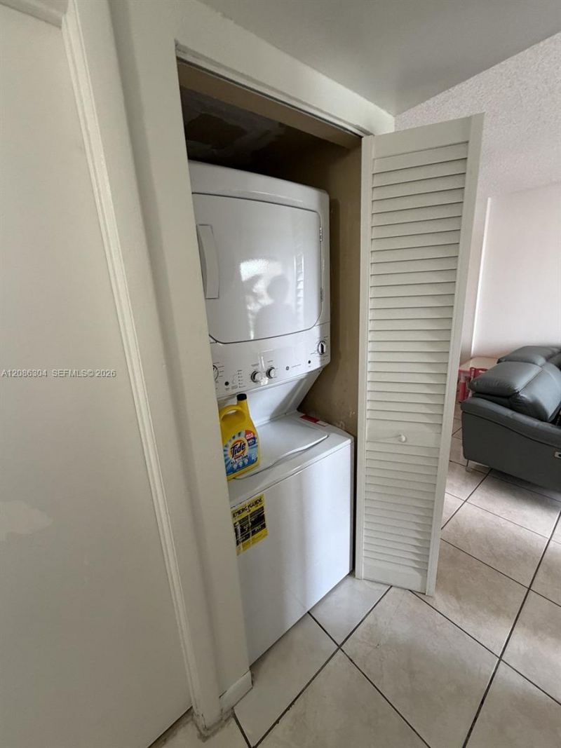 8095 NW 8th St, Unit 402, Miami, FL 33126 Photo