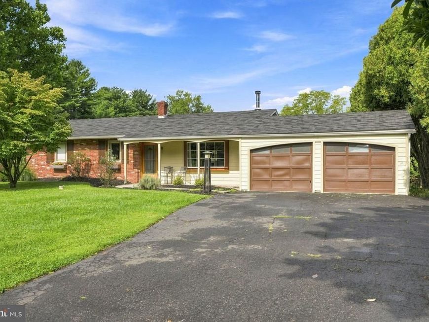 272 W Sandy Ridge Road, Doylestown, PA 18901 Main Photo