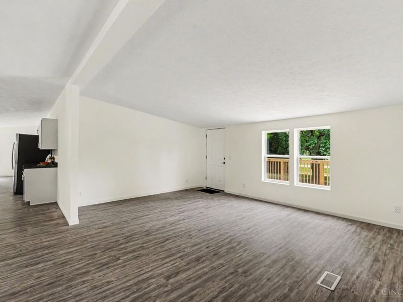 16214 Sams Drive, Sterling Township, OH 45176 Photo 5