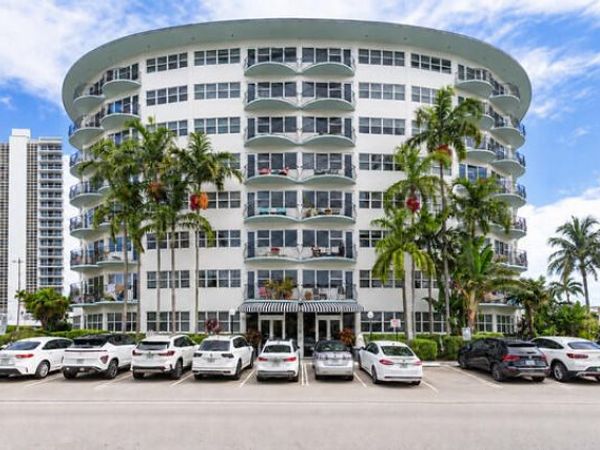 3250 NE 28th Street, Unit 305, Fort Lauderdale, FL 33308