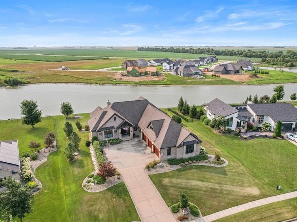 1413 Cross Creek Road , Mahomet, IL 61853