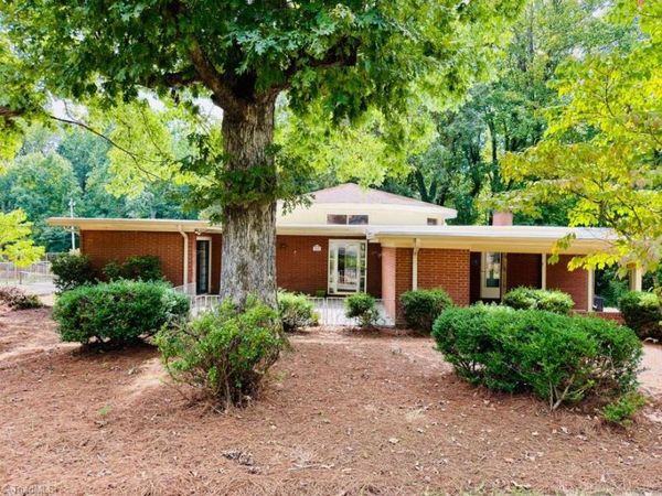 1031 Country Lane, Winston-Salem, NC 27107