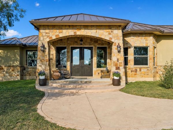 230 Casarez Rd, Pleasanton, TX 78064
