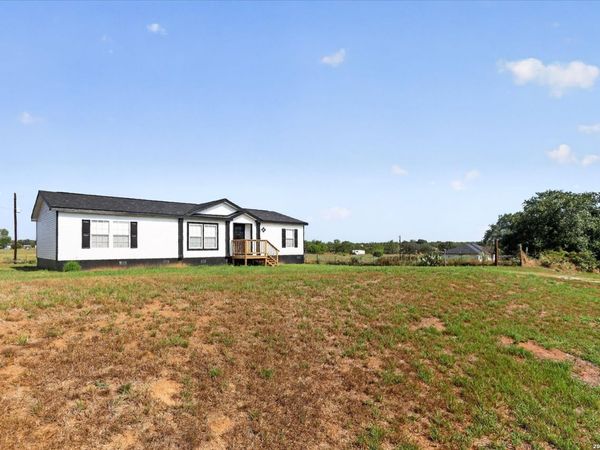 480 Brooks, Poteet, TX 78065