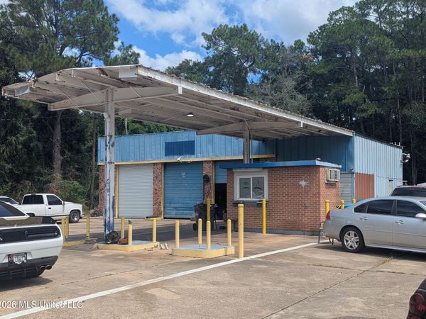 3000 Ladnier Road, Gautier, MS 39553