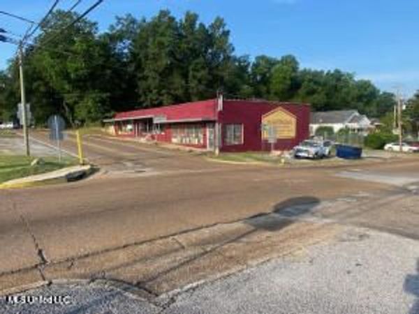 116 S Craft Street, Holly Springs, MS 38635