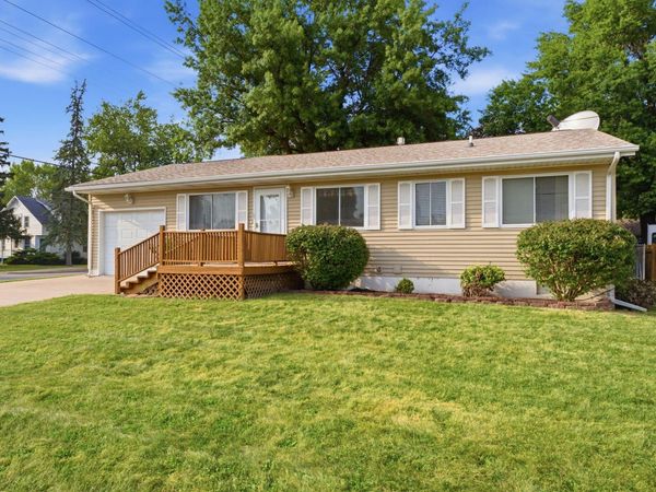 2915 ALLEN, Muscatine, IA 52761
