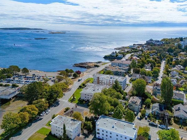 1318 Beach Dr, Unit #102, Oak Bay, BC V8S 2N5