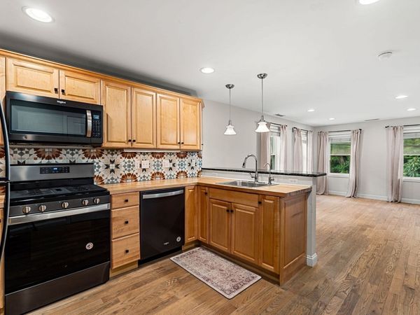 75 Mason St, Unit 2, Salem, MA 01970