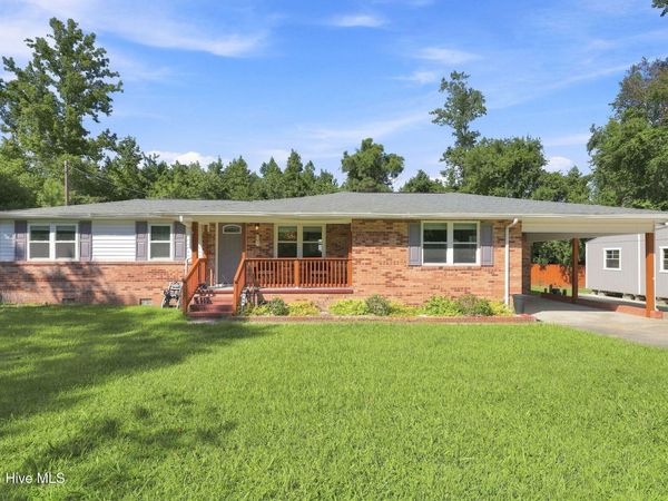 189 Country Club Road , Sneads Ferry, NC 28460
