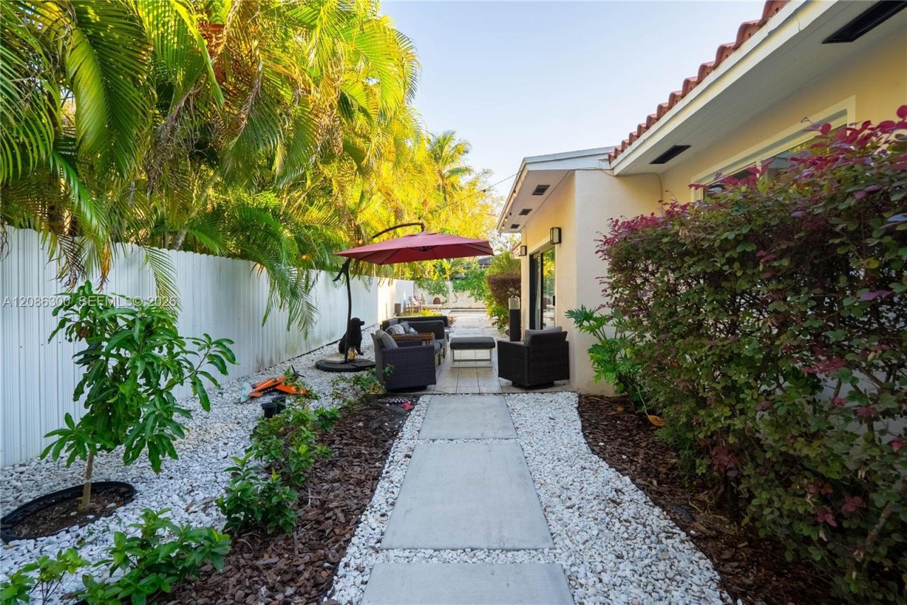 12015 NE 7th Ave, Biscayne Park, FL 33161 Photo