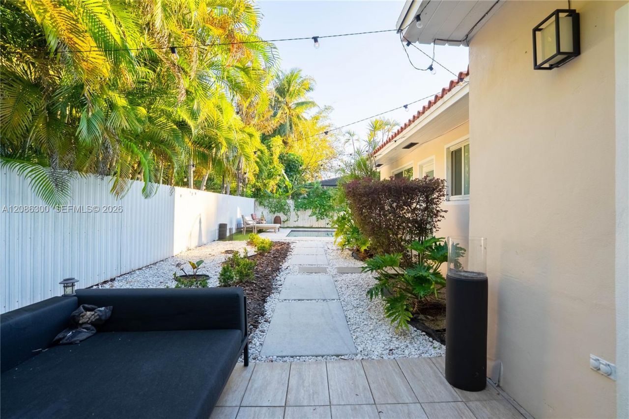 12015 NE 7th Ave, Biscayne Park, FL 33161 Photo