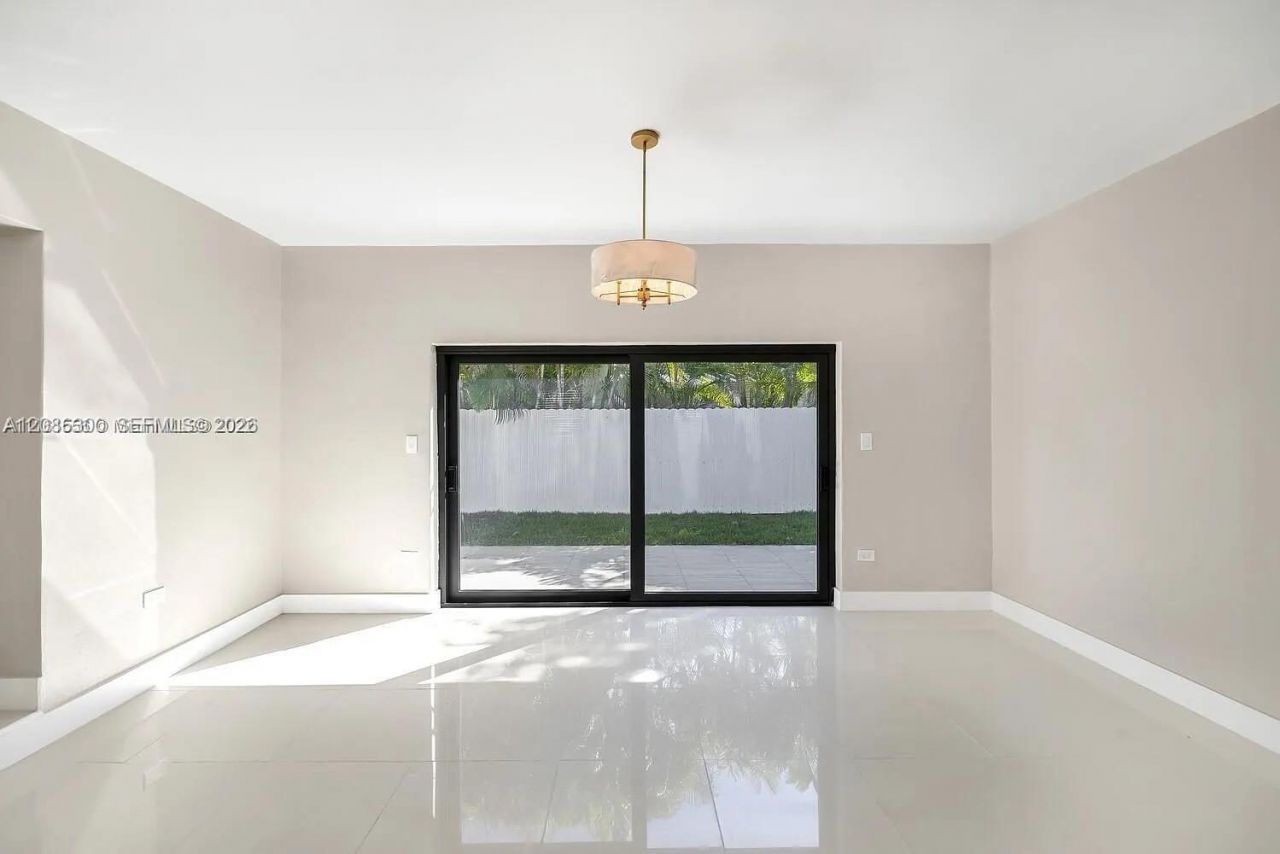 12015 NE 7th Ave, Biscayne Park, FL 33161 Photo