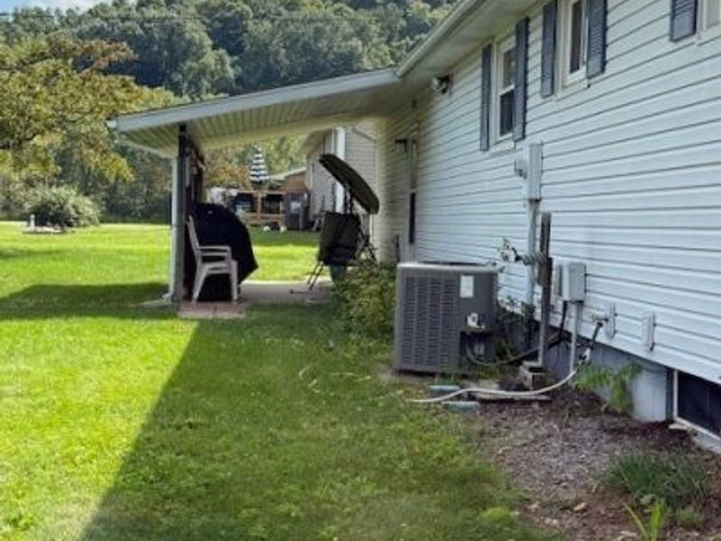 21756 Ileen Drive, West Lafayette, OH 43845 Photo 7