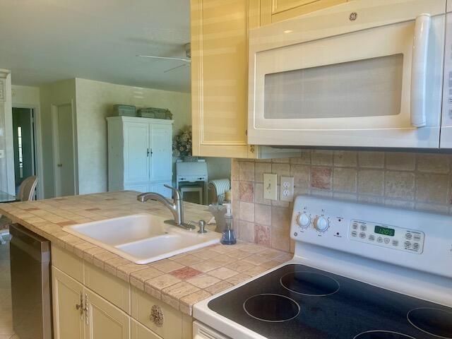 113 Lakes End Drive, Unit Apt c, Fort Pierce, FL 34982 Photo