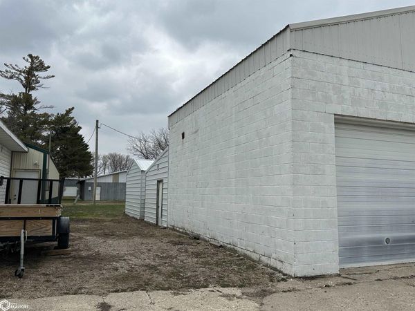 184 2nd Street NE, Britt, IA 50423