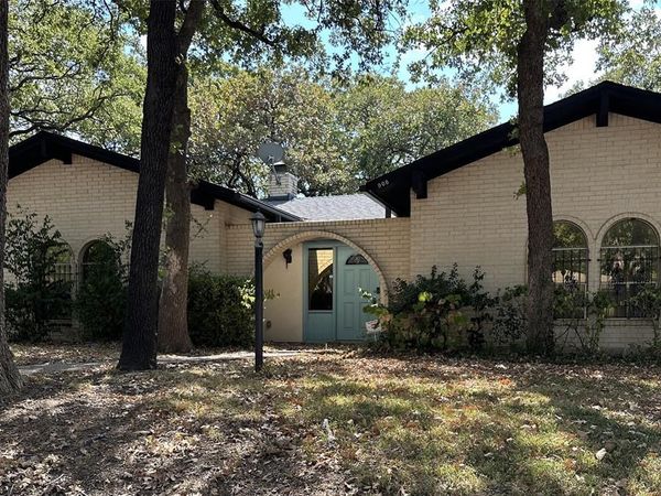 908 Chestnut Drive, Arlington, TX 76012