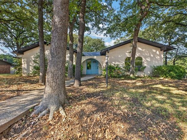 908 Chestnut Drive, Arlington, TX 76012
