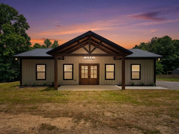 701 Oak Grove Rd , Goodspring, TN 38460