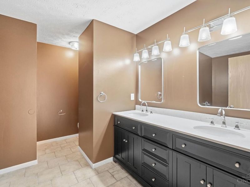8427 Gettysburg Lane, Hamilton Township, OH 45039 Photo 28