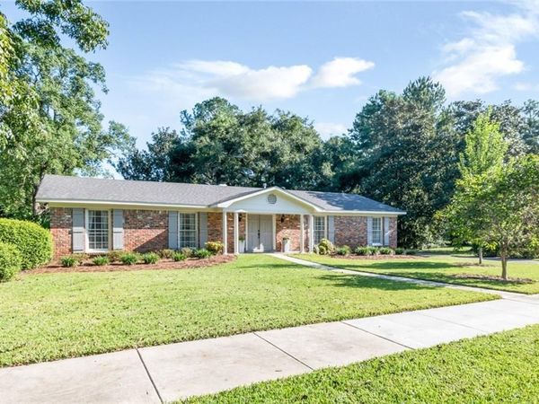 3520 Springwood Drive E, Mobile, AL 36608