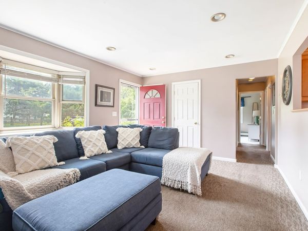 5 Birch St, Bourne, MA 02532