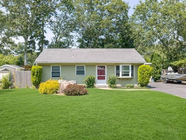 5 Birch St, Bourne, MA 02532