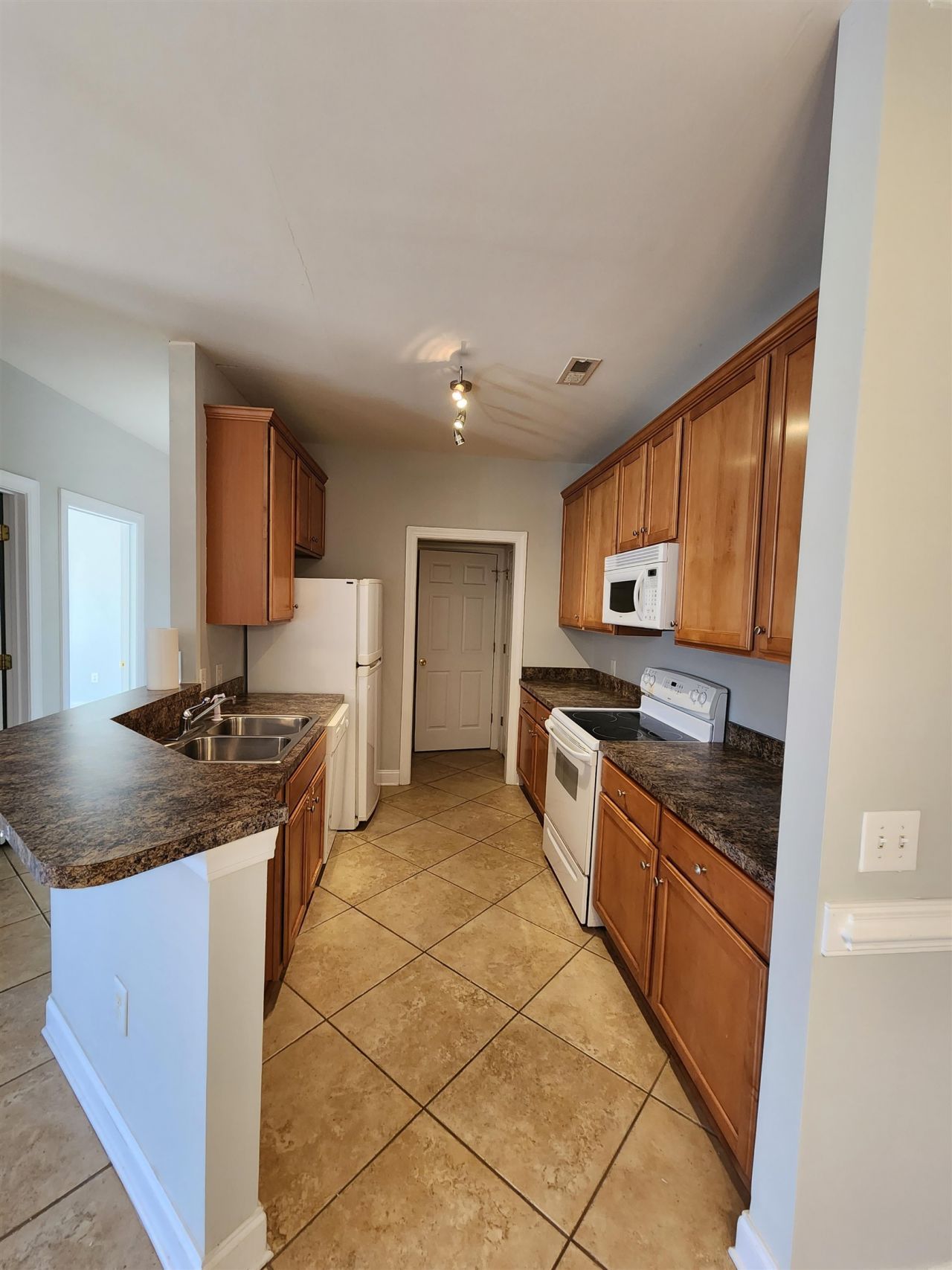 2053 Silvercrest Dr. Photo 12