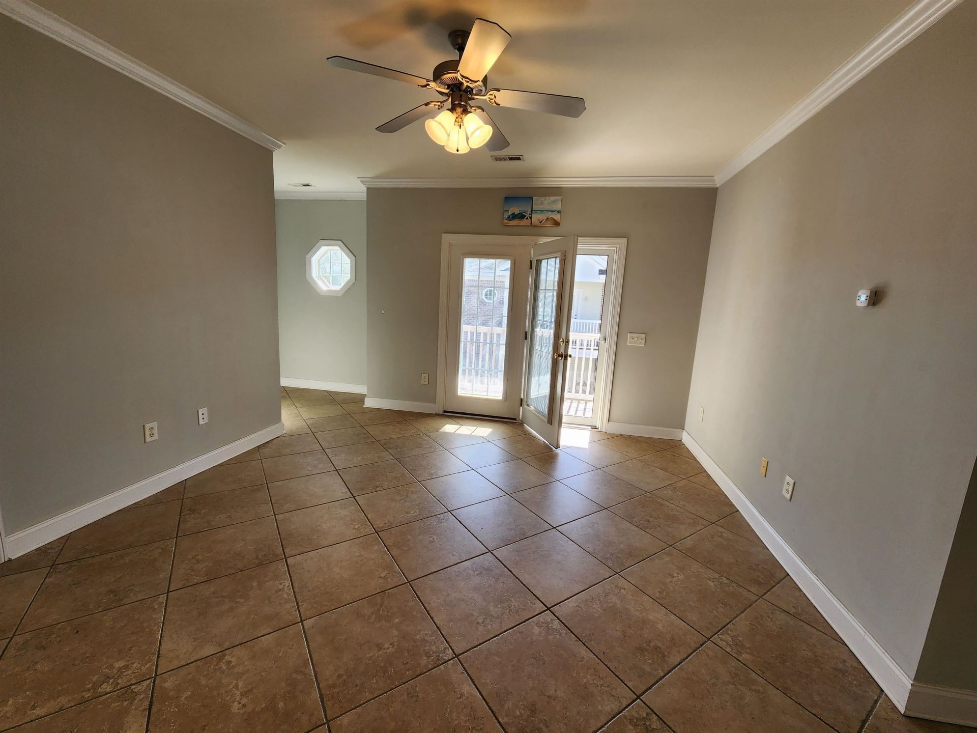 2053 Silvercrest Dr. Photo 14