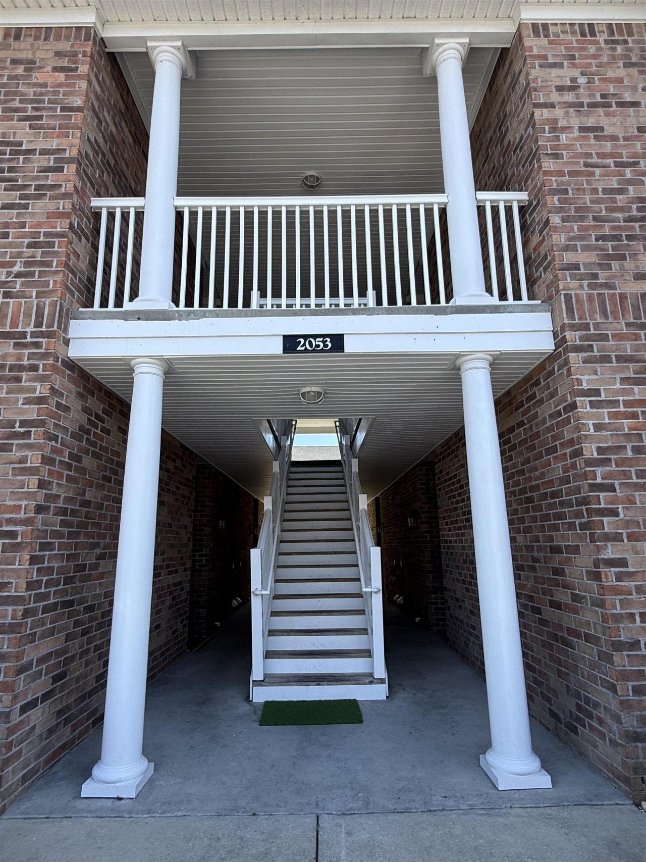 2053 Silvercrest Dr. Photo 4