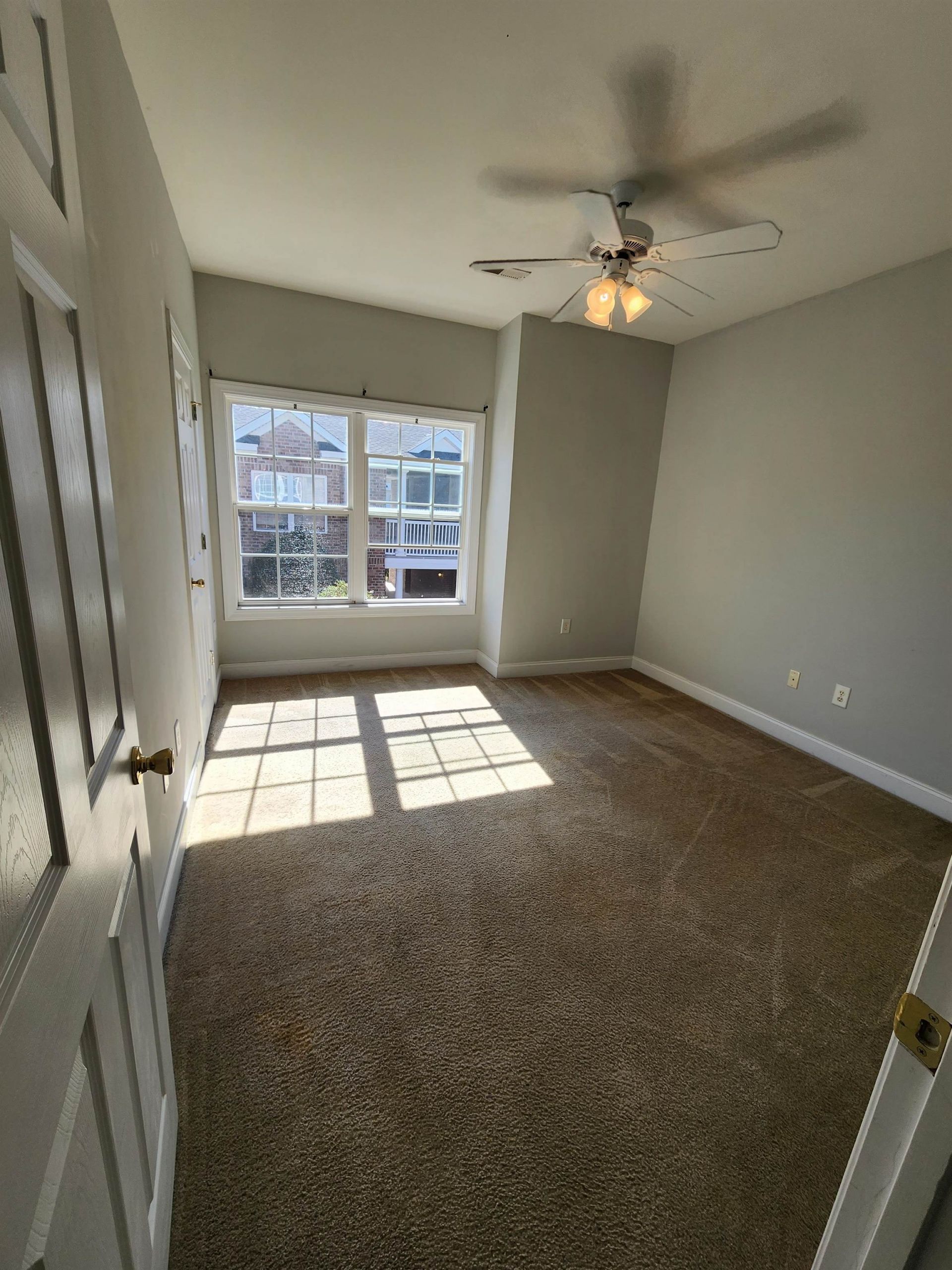 2053 Silvercrest Dr. Photo 9