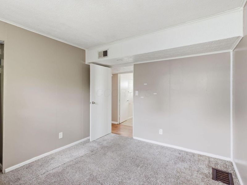 1091 S Ashburton Road, Columbus, OH 43227 Photo 11