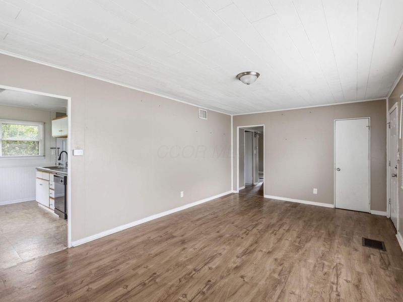 1091 S Ashburton Road, Columbus, OH 43227 Photo 6