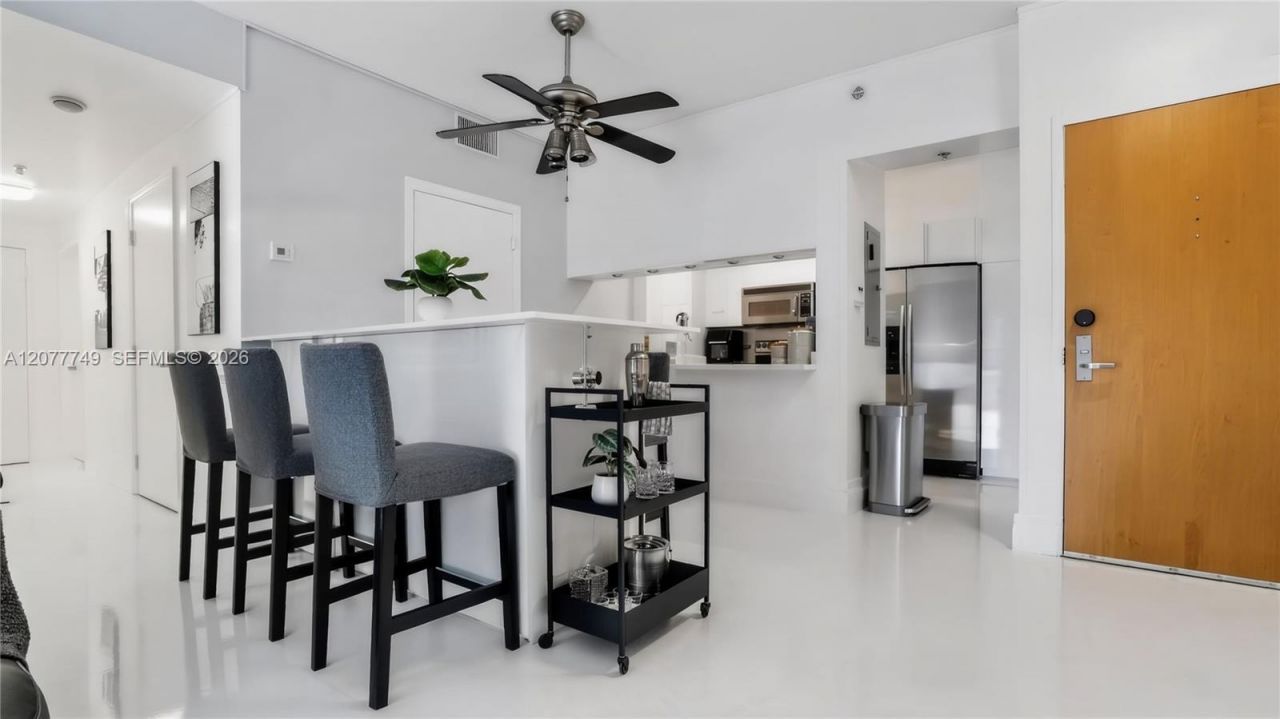 1200 Brickell Bay Dr, Unit 4324, Miami, FL 33131 Photo