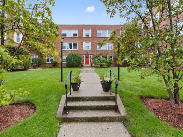 808 Oakton Street, Unit 1, Evanston, IL 60202