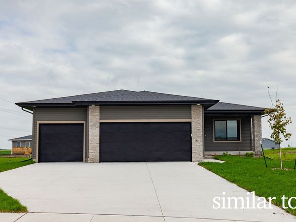 702 NE Crossing Oaks Drive , Ankeny, IA 50021