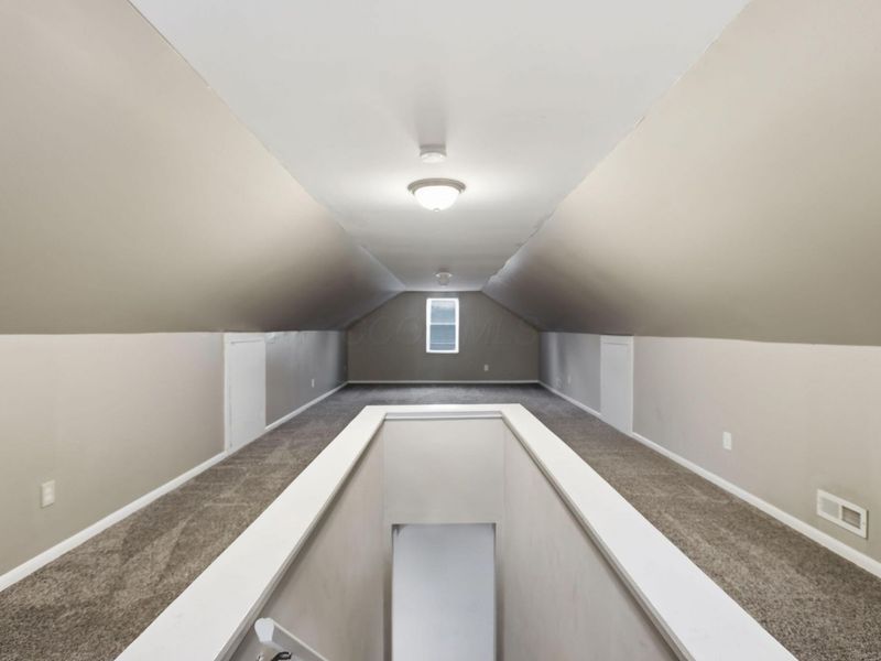 1080 Meadowdale Avenue, Columbus, OH 43219 Photo 13