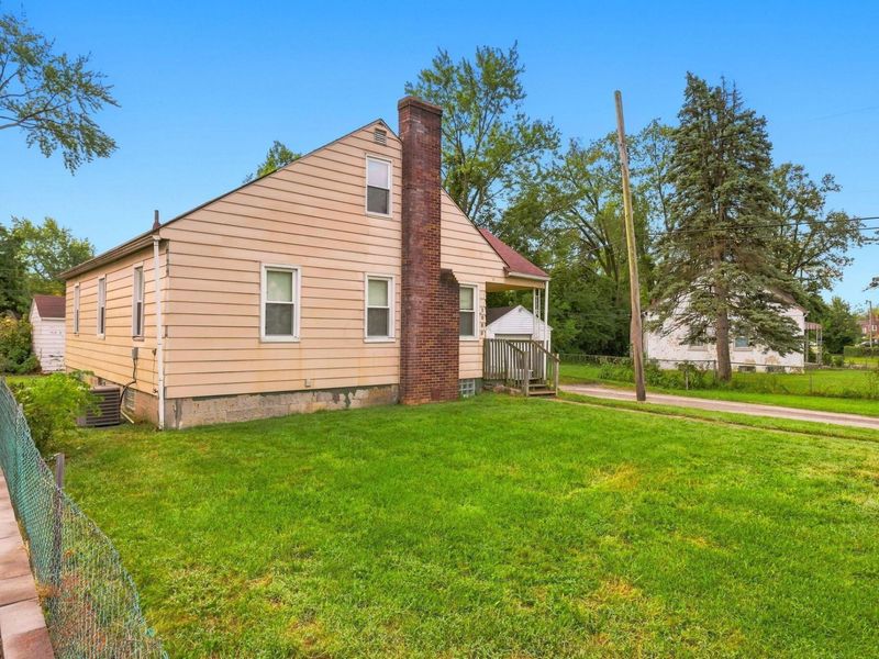 1080 Meadowdale Avenue, Columbus, OH 43219 Photo 2