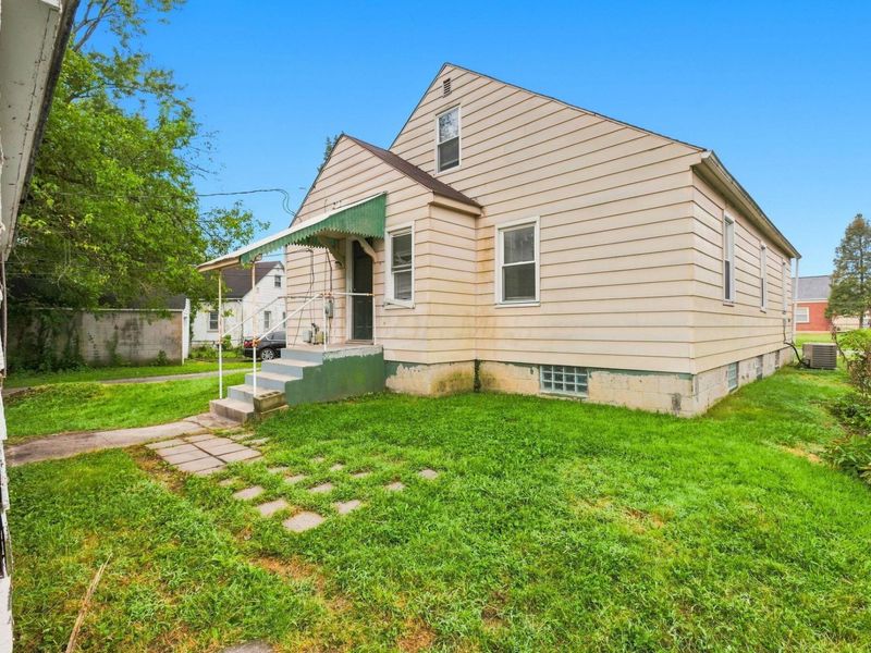 1080 Meadowdale Avenue, Columbus, OH 43219 Photo 20