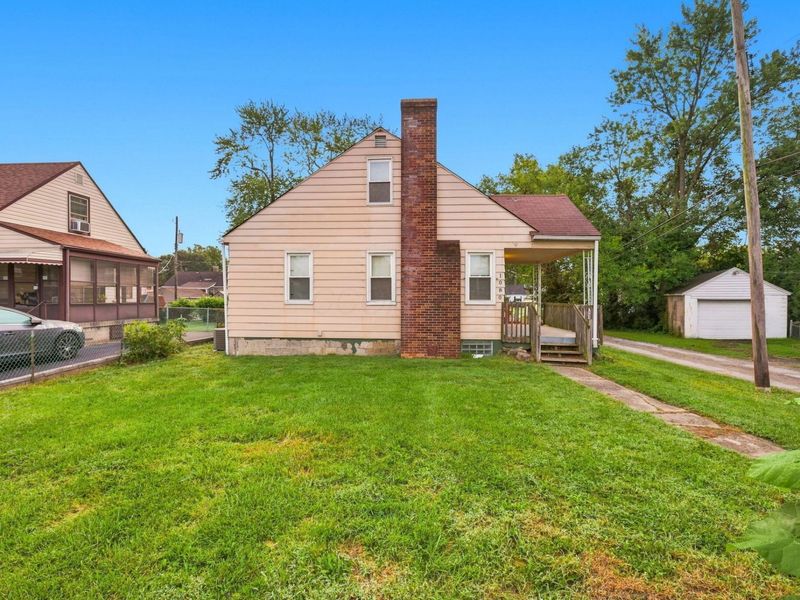 1080 Meadowdale Avenue, Columbus, OH 43219 Photo 3