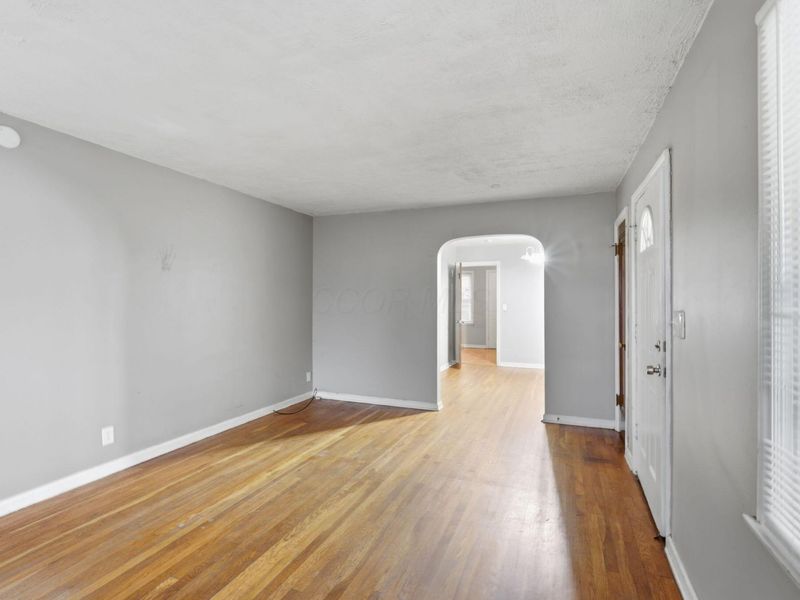 1080 Meadowdale Avenue, Columbus, OH 43219 Photo 6