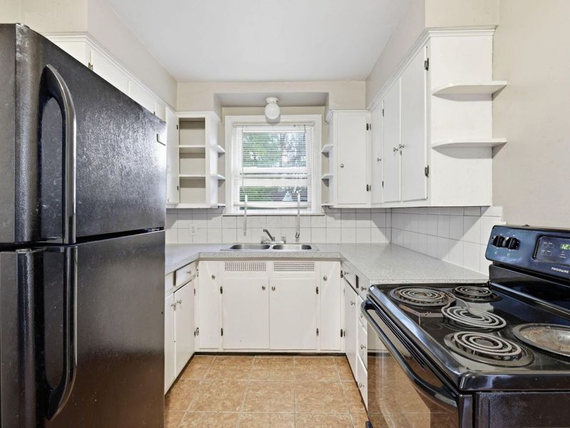 1080 Meadowdale Avenue, Columbus, OH 43219 Photo 7