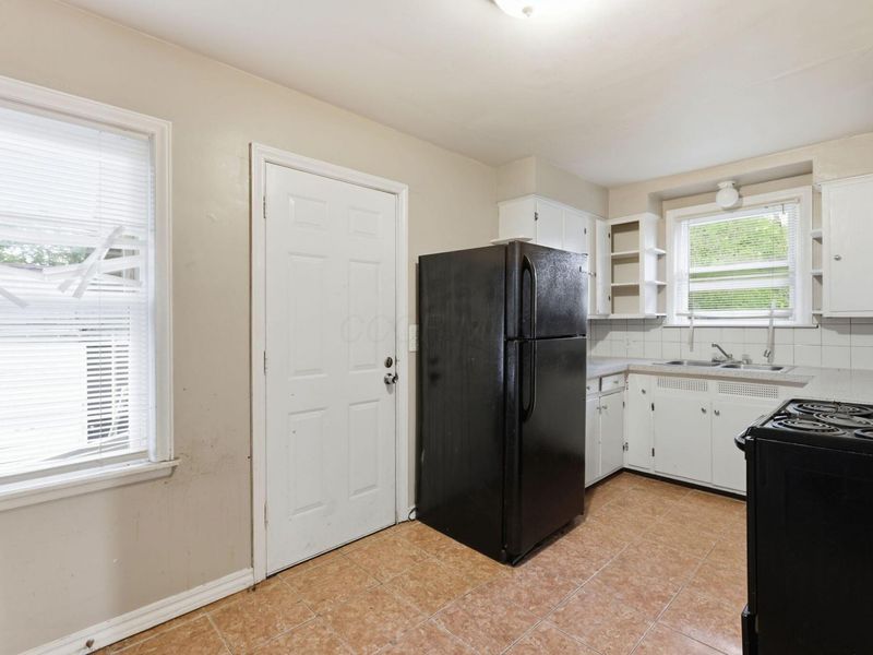1080 Meadowdale Avenue, Columbus, OH 43219 Photo 8