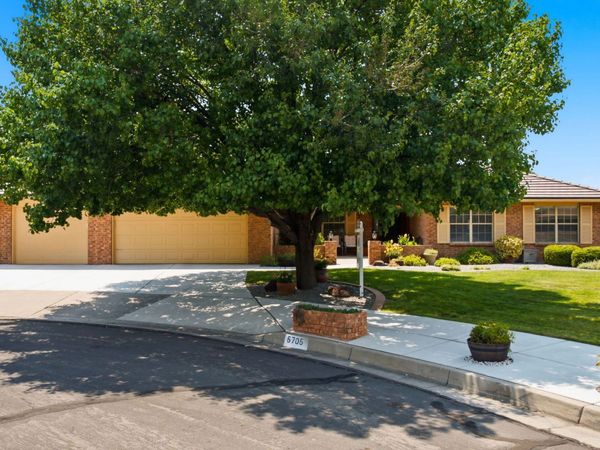 5705 Royal Oak Place NE, Albuquerque, NM 87111