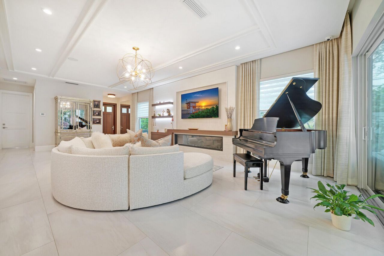 436 NE Wavecrest Way, Boca Raton, FL 33432 Photo